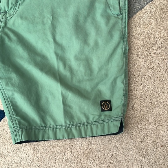 Volcom Hybrid Shorts Surf & Turf in Mint - Picture 2 of 5